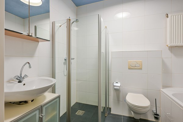 Badkamer incl douche.jpg